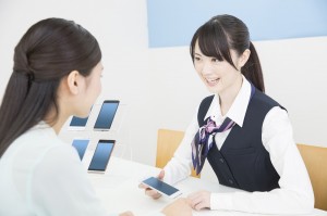 モバイルショップのスタッフ