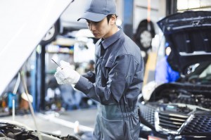 自動車の整備エンジニア