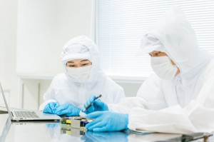 半導体装置の保全スタッフ