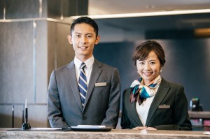 テーマパークホテルの宿泊受付