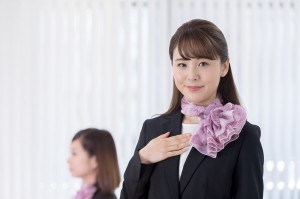 ホテル宿泊のフロントスタッフ