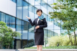 ホテル宿泊のフロントスタッフ